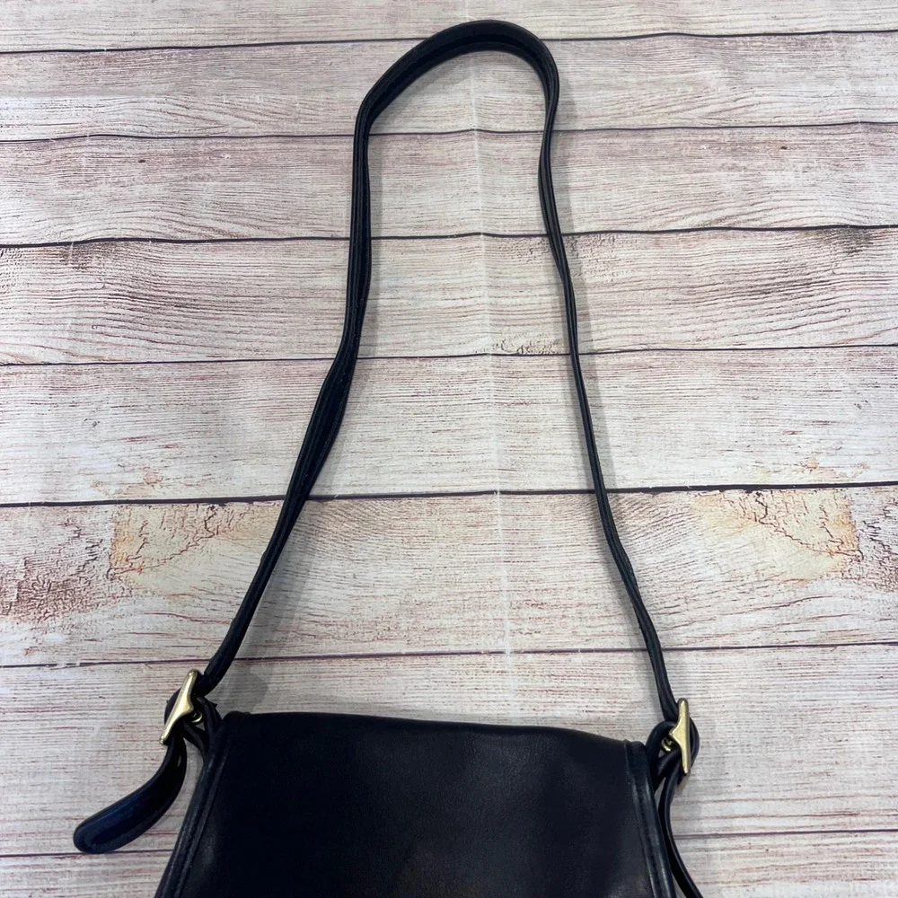 Coach‎ Ramblers Legacy Crossbody Bag Black Leather Vintage Turnlock 9061 USA